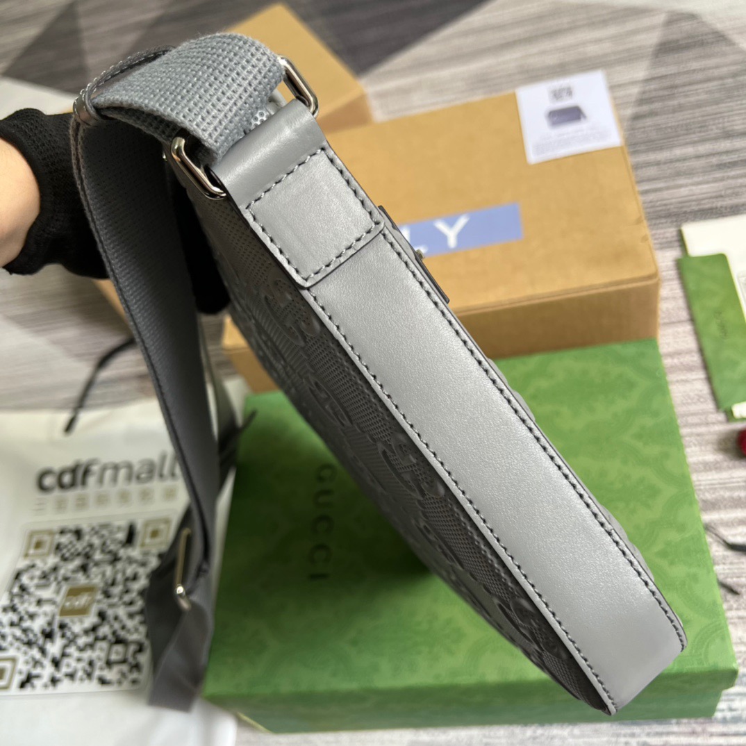 Gvc*1 GG Embossed Bag Grey GG Embossed For Men 10.2in/26cm GG 406410 1W3CN 1275