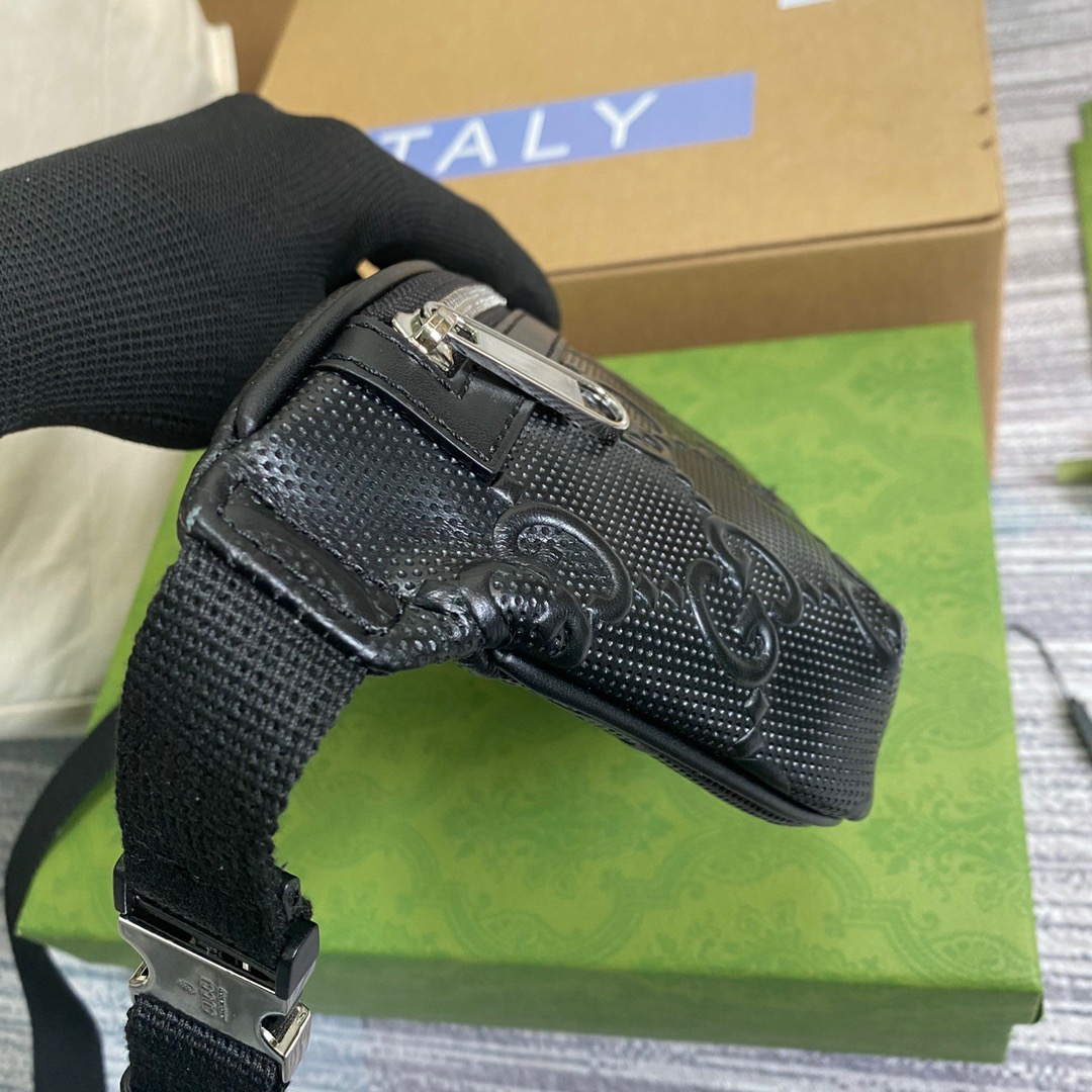 Gvc*1 GG Embossed Belt Bag Black GG Embossed For Men  9.1in/23cm GG 658582 1W3CN 1000