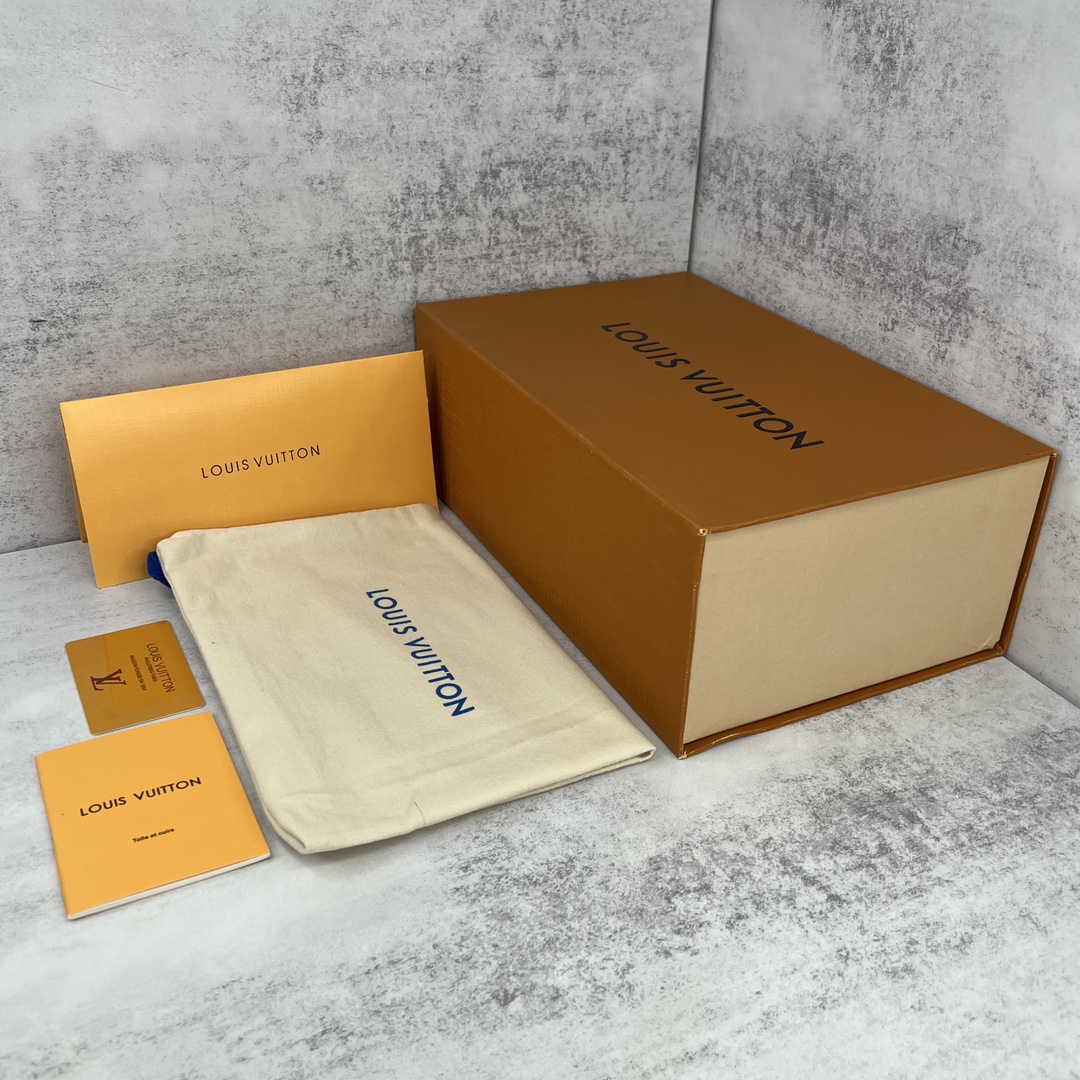 L0vis Vvtt0n Women’s LV Trainer Sneaker Black For Women LV