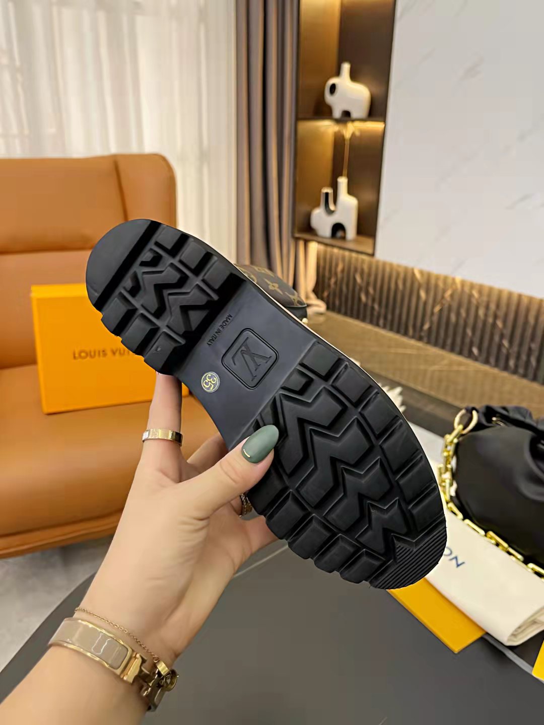 L0vis Vvtt0n Women’s Territory Flat Military Boots Black For Women LV 1A958N