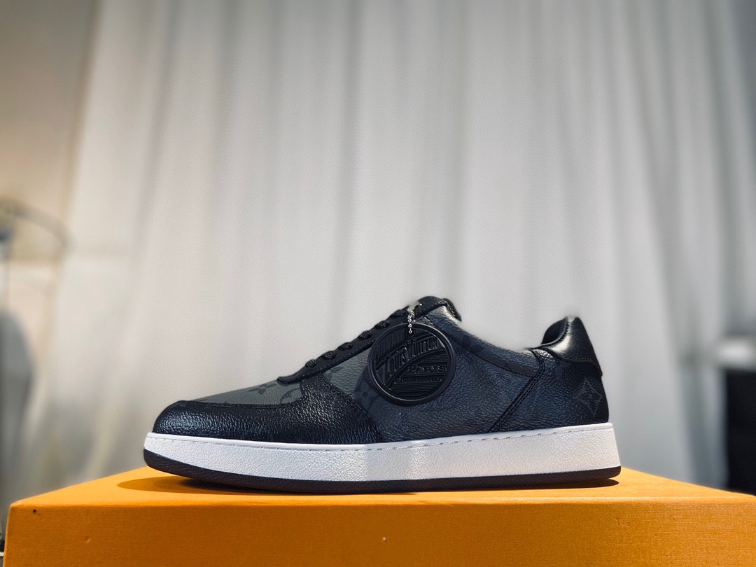 L0vis Vvtt0n Rivoli Sneaker Black For Men LV 1A8EB5