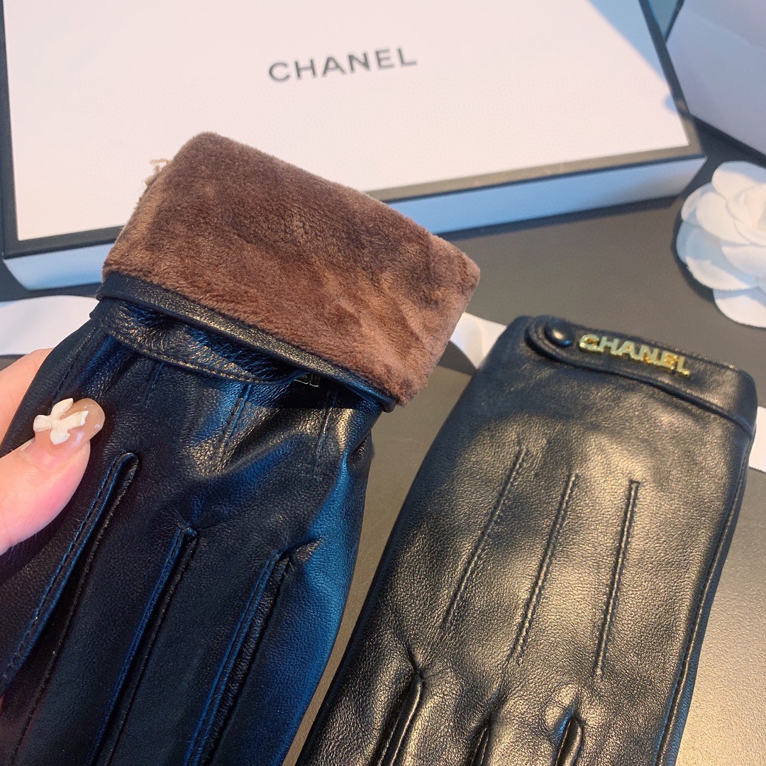 Ch**el Gloves In Black