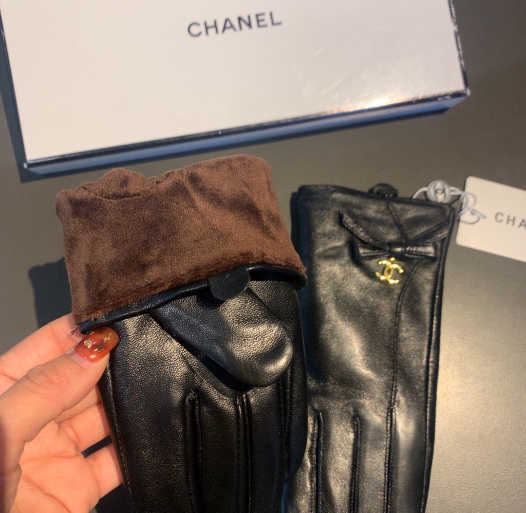 Ch**el Gloves In Black