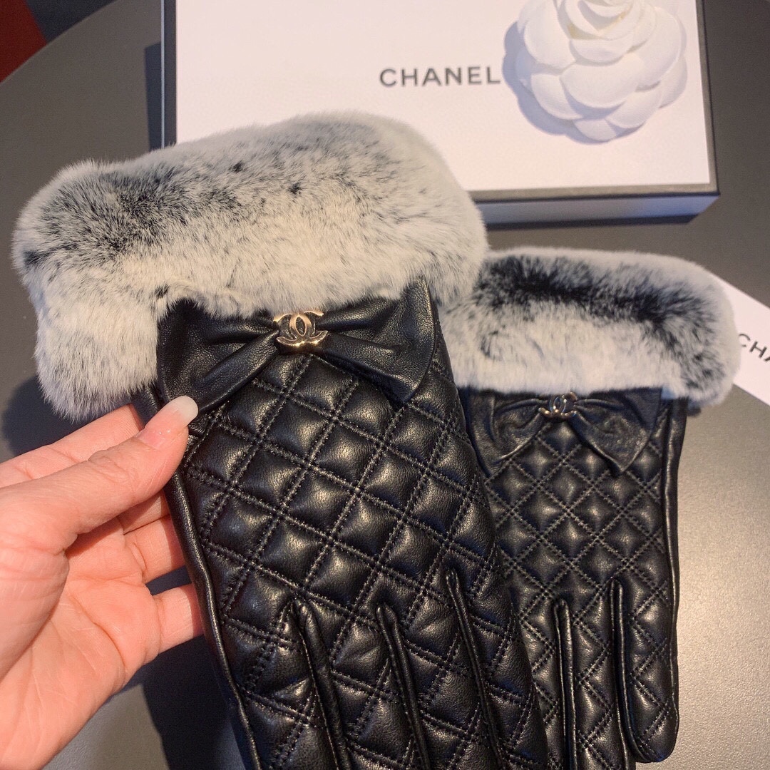 Ch**el Gloves In Black