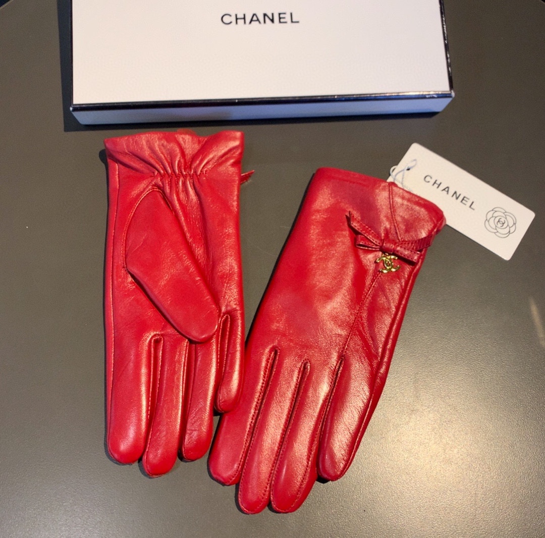 Ch**el Gloves In Red