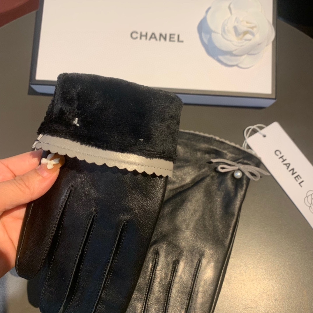 Ch**el Gloves In Black