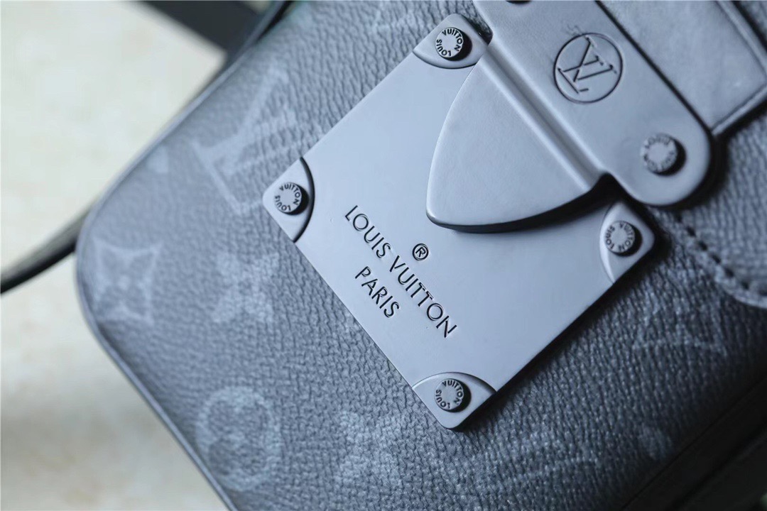 L0vis Vvtt0n S-Lock Vertical Wearable Wallet Monogram Eclipse For Men, Men’s Bags, Shoulder And Crossbody Bags 7.5in/19cm LV