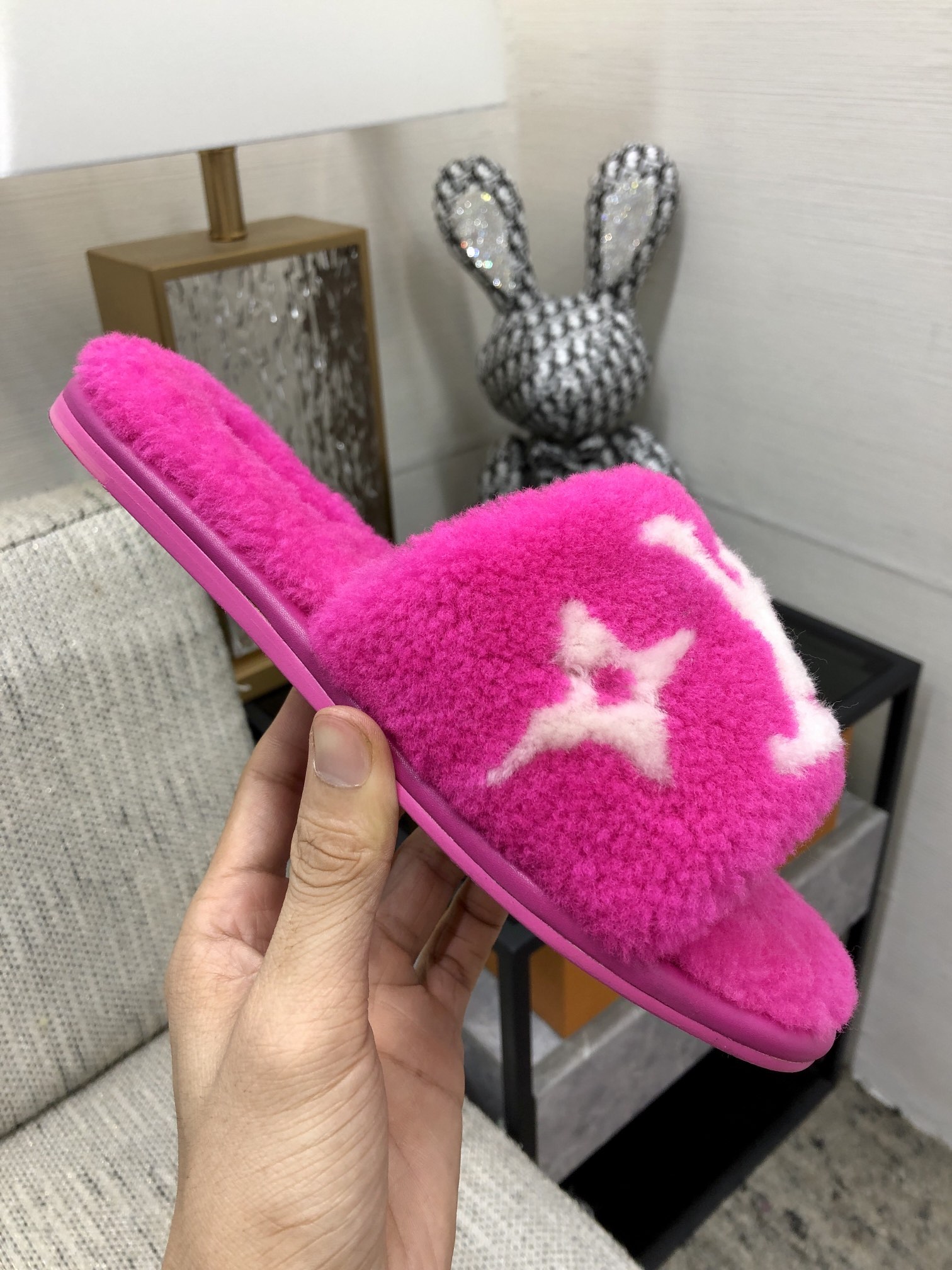 L0vis Vvtt0n Women’s Magnetic Flat Mule Pink For Women LV