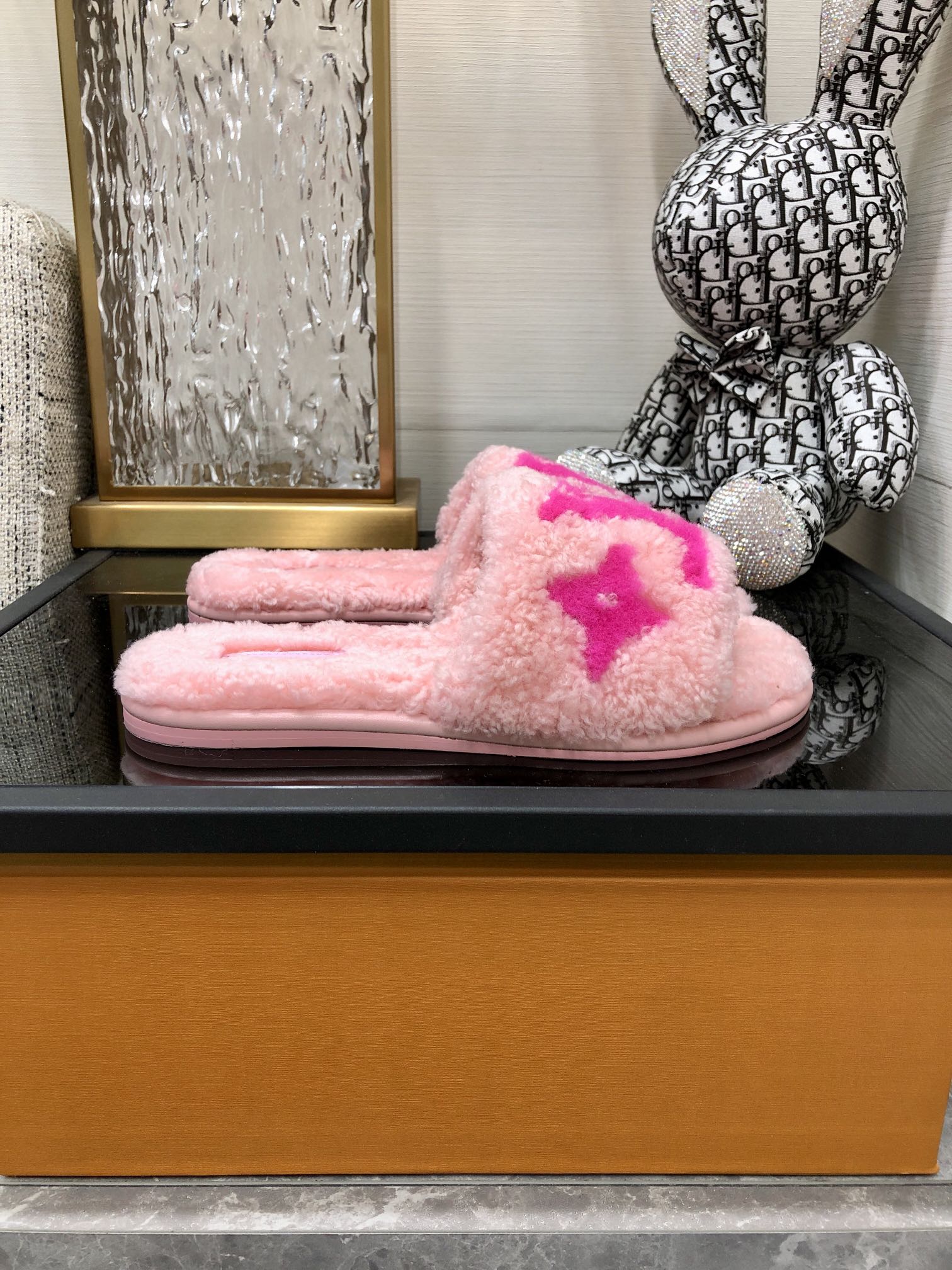 L0vis Vvtt0n Women’s Magnetic Flat Mule Pink For Women LV