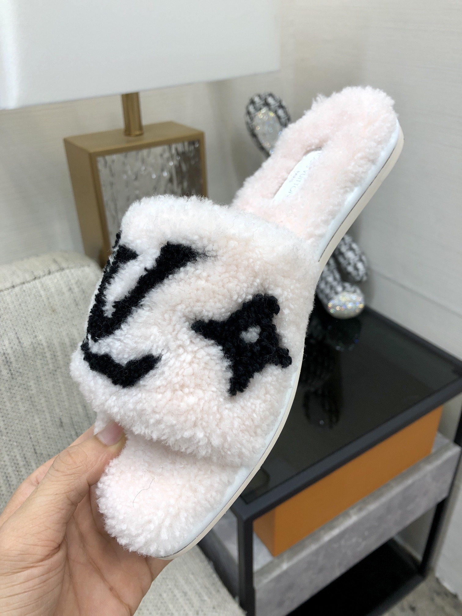 L0vis Vvtt0n Women’s Magnetic Flat Mule White For Women LV