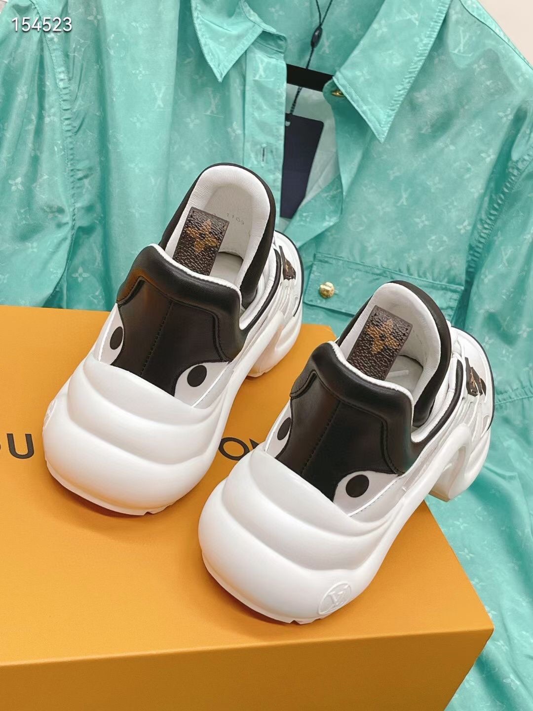 L0vis Vvtt0n Women’s LV Archlight Sneaker White For Women LV 1AA0ON