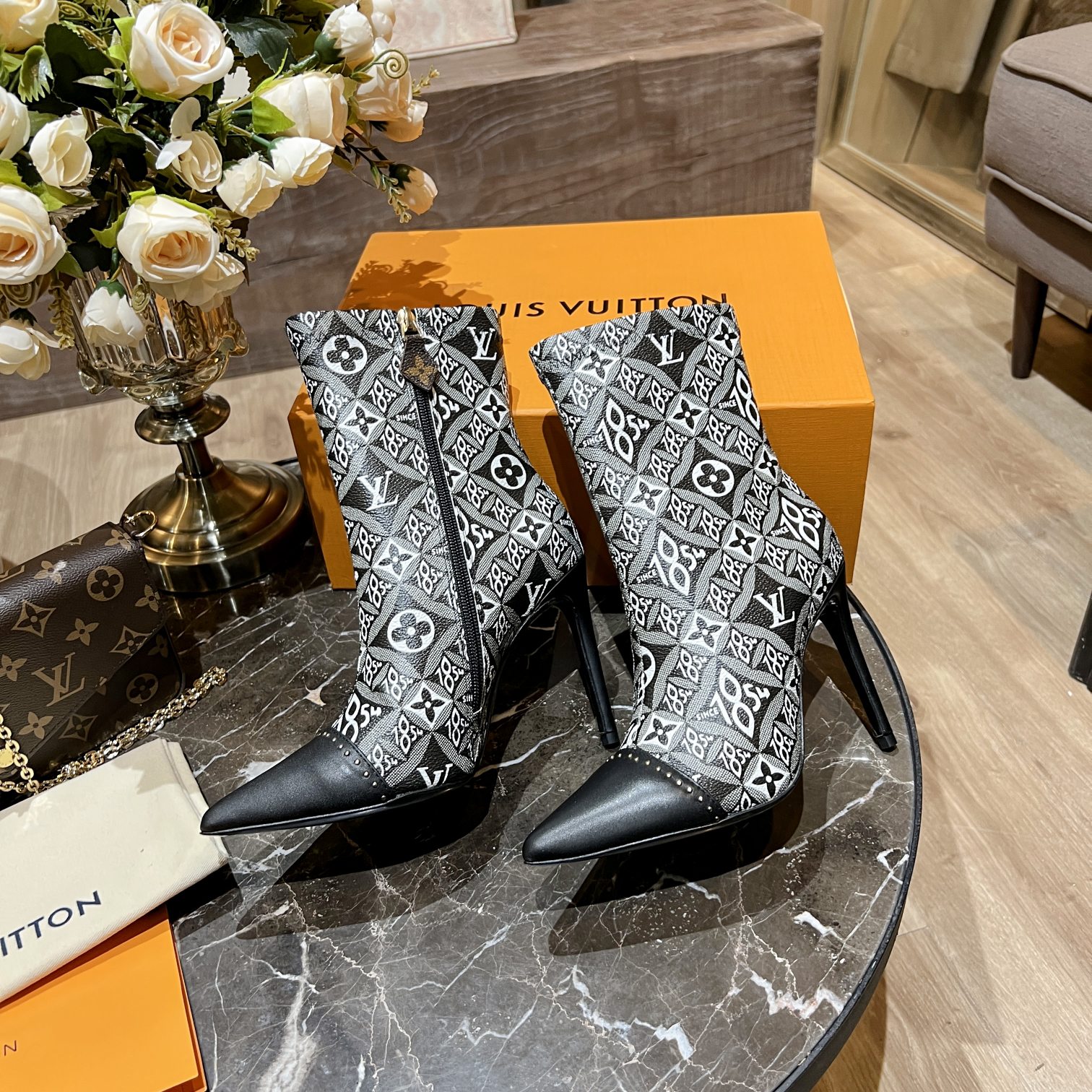 L0vis Vvtt0n Women’s Cherie Ankle Boots White Women LV