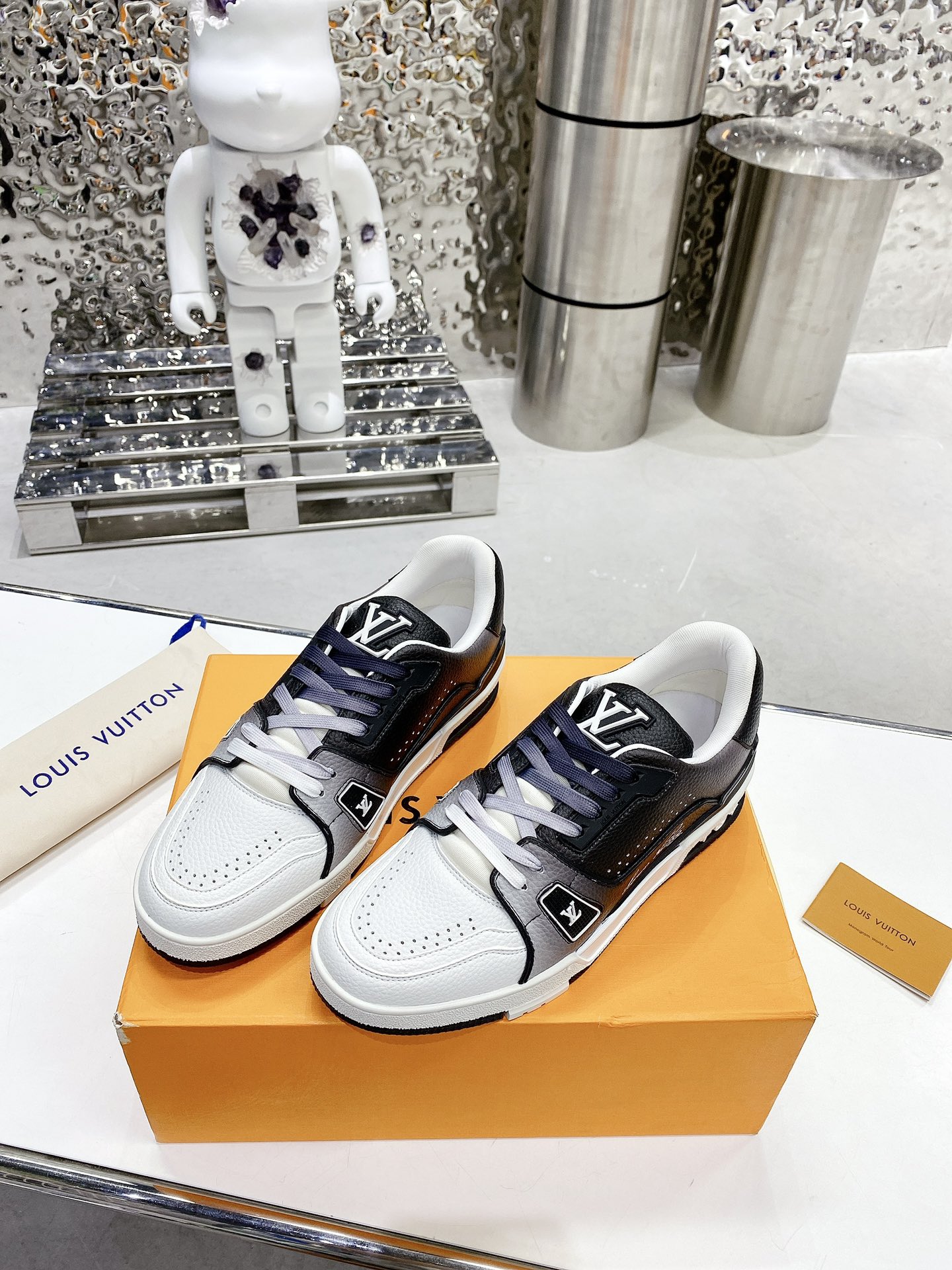 L0vis Vvtt0n Women’s LV Trainers Black For Women LV