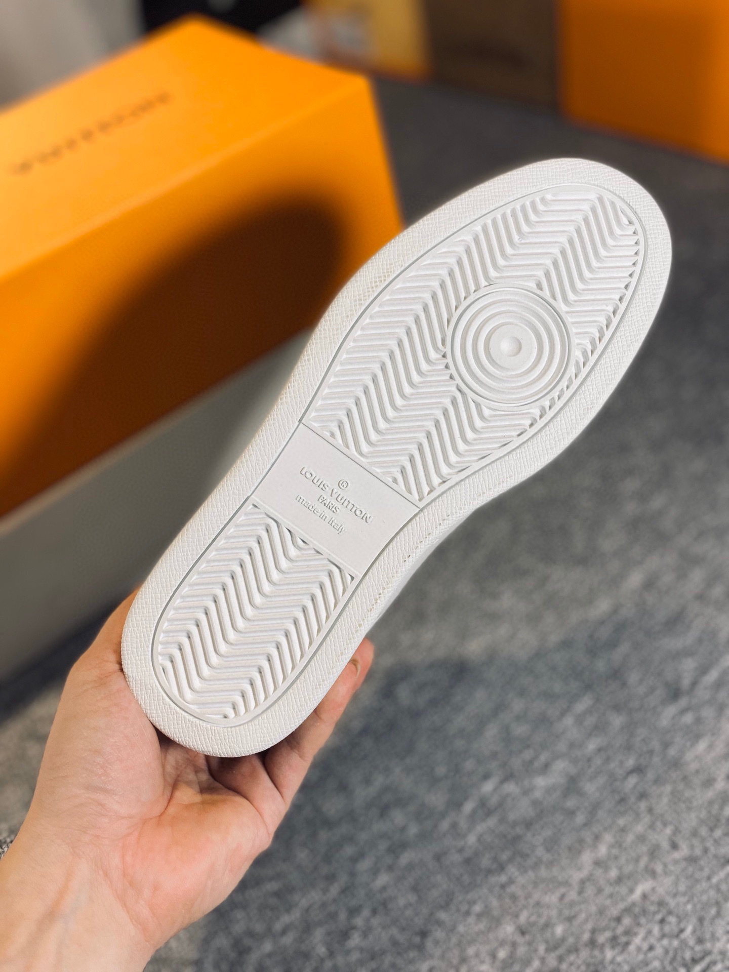 L0vis Vvtt0n Rivoli Sneaker Gray And White For Men LV