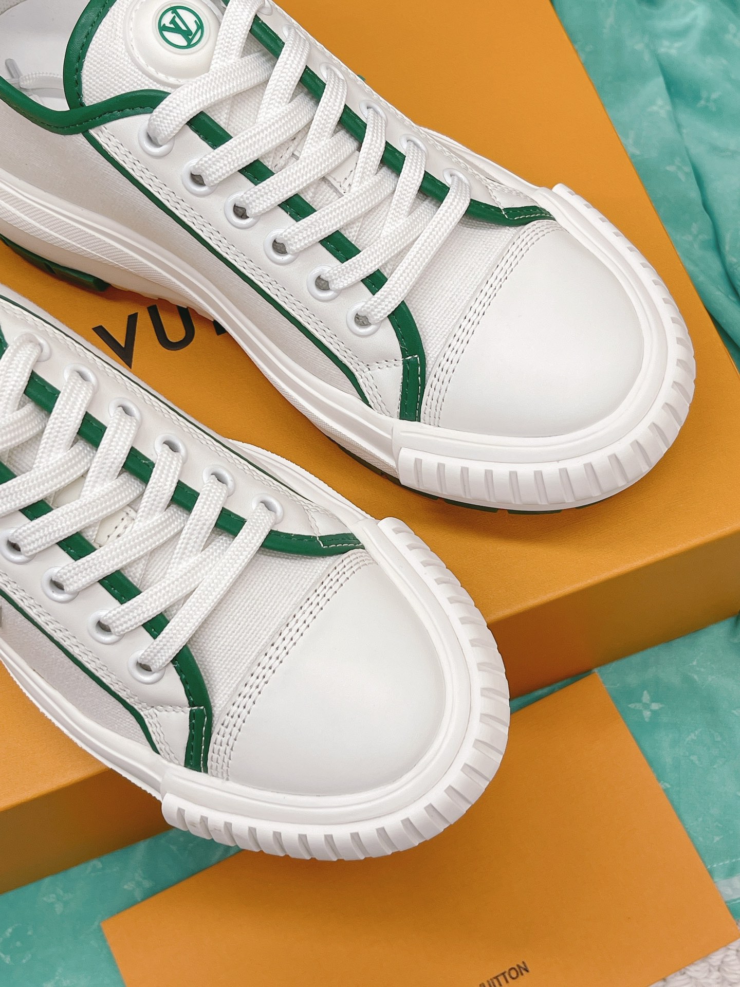 L0vis Vvtt0n Women’s LV Squad Sneaker Green For Women LV