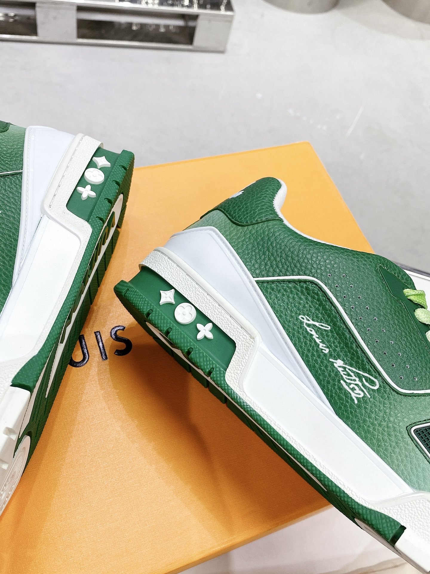 L0vis Vvtt0n Women’s LV Trainers Green For Women LV