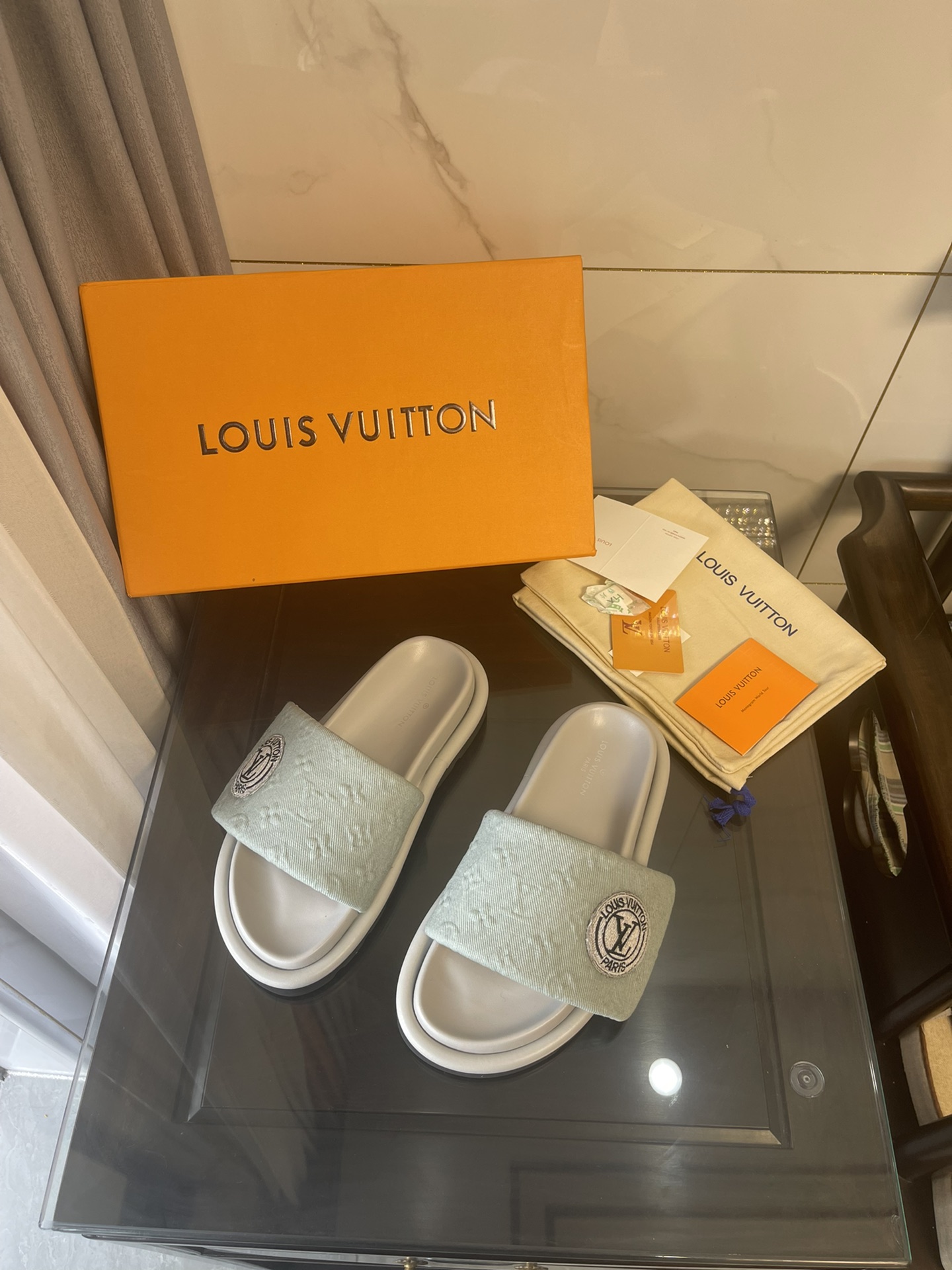 L0vis Vvtt0n Women’s Pool Pillow Comfort Flat Mule Bright Green For Women LV