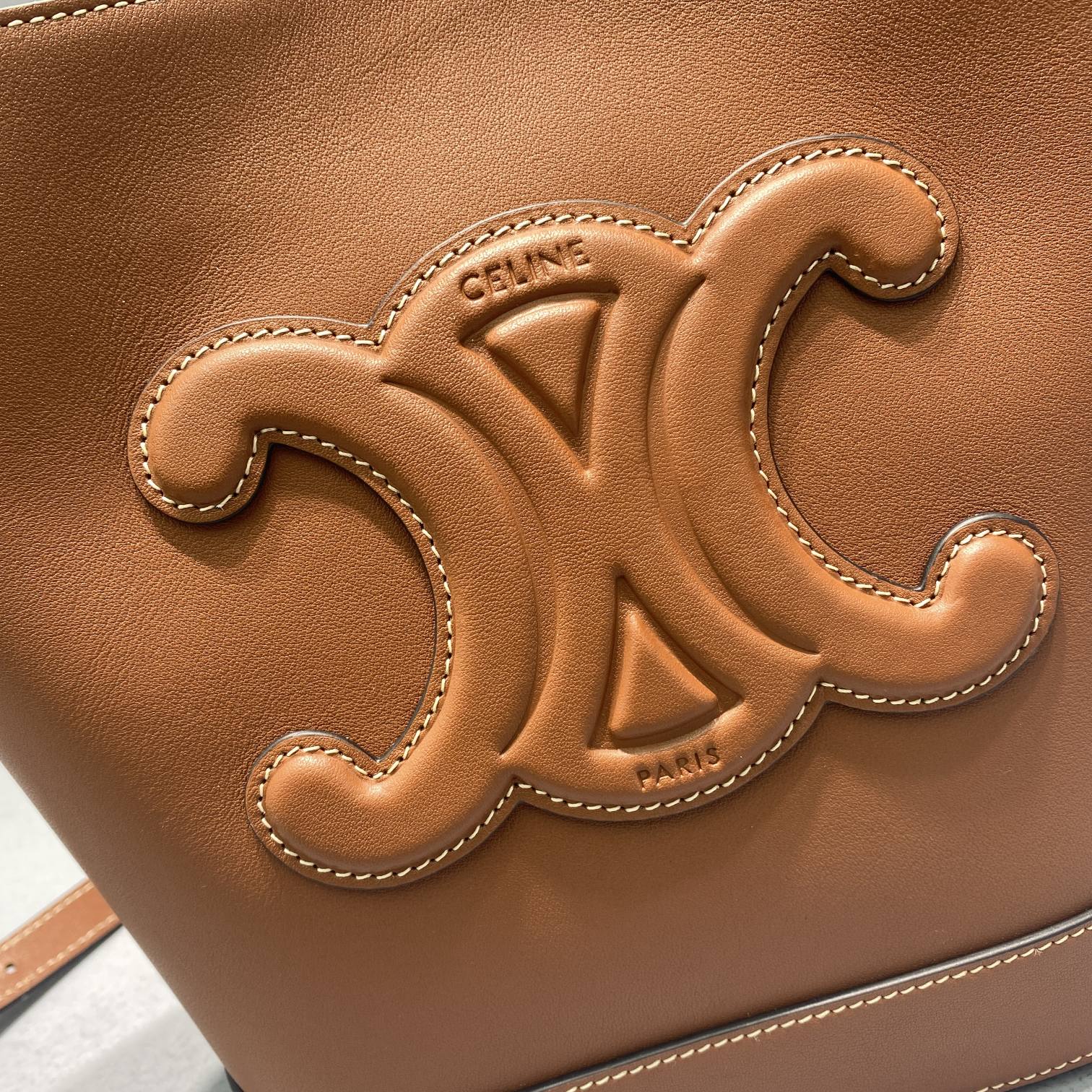 Ce1i*e Small Bucket Cuir Triomphe Brown For Women 9in/22cm 198243DU3.04LU