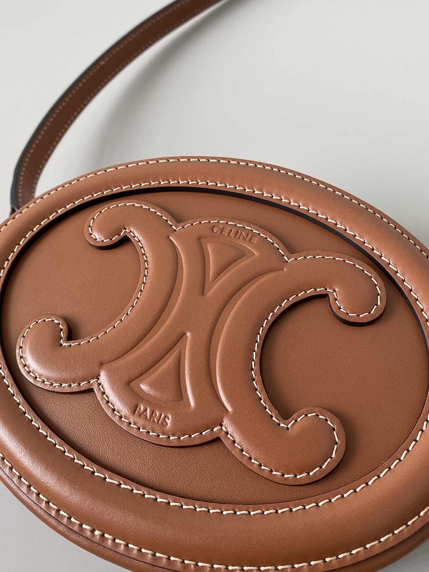 Ce1i*e Crossbody Oval Purse Cuir Triomphe Brown For Women 6in/16cm 10I703DPQ.04LU