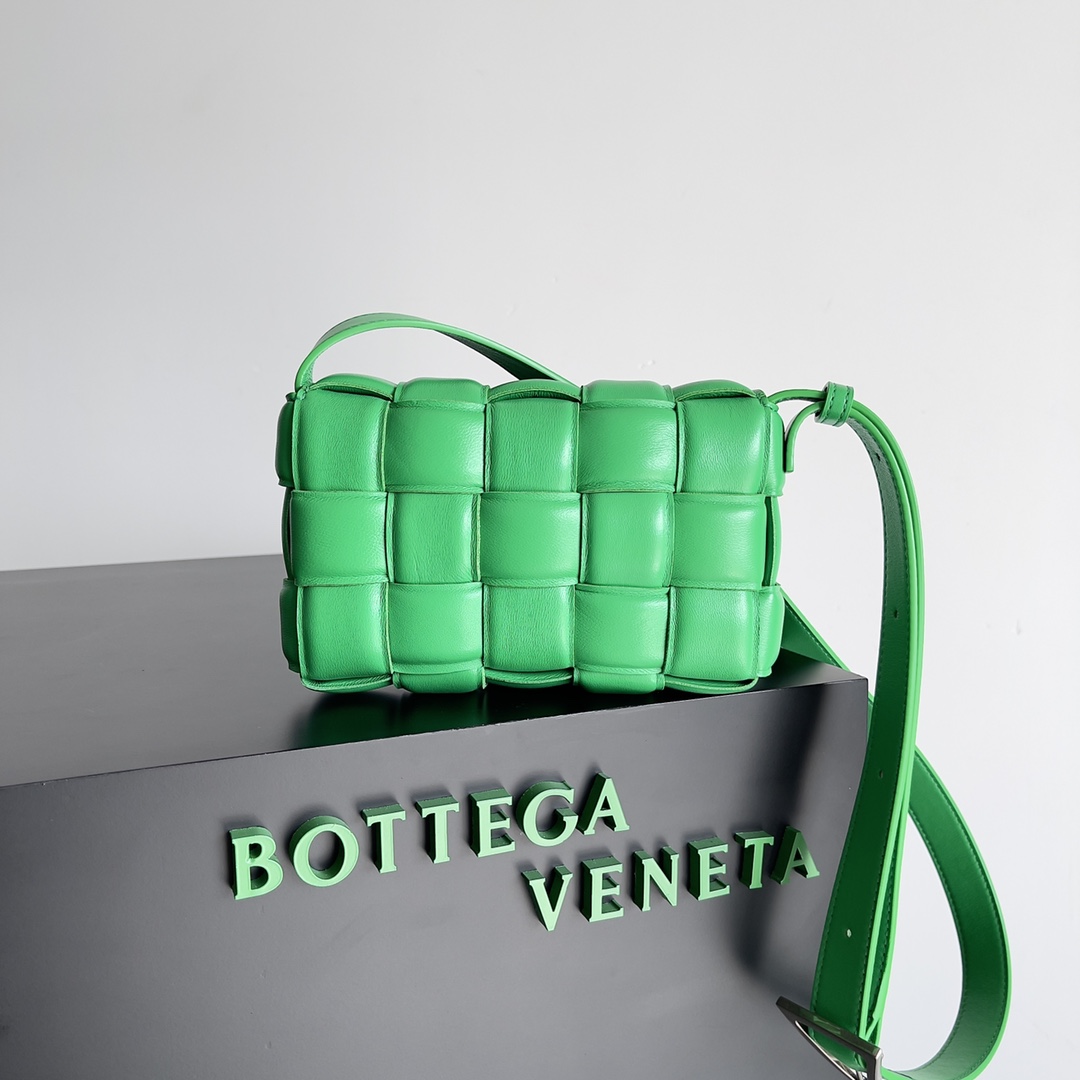 B0tt*ga Ven*ta Small Padded Cassette Green , For Women, Women’s Bags 7.5in/19cm