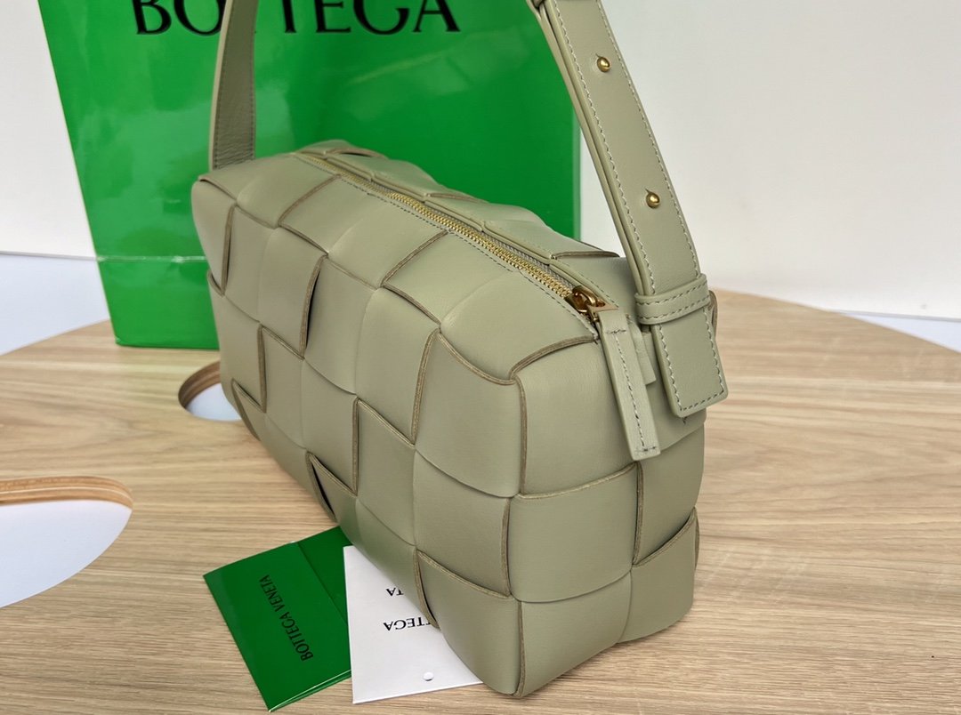 B0tt*ga Ven*ta Brick Cassette Beige, For Women, Women’s Bags 11in/28cm