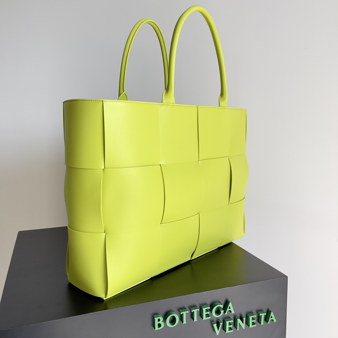 B0tt*ga Ven*ta Large Arco Tote Bag Yellow, For Women, Women’s Bags 18.1in/46cm