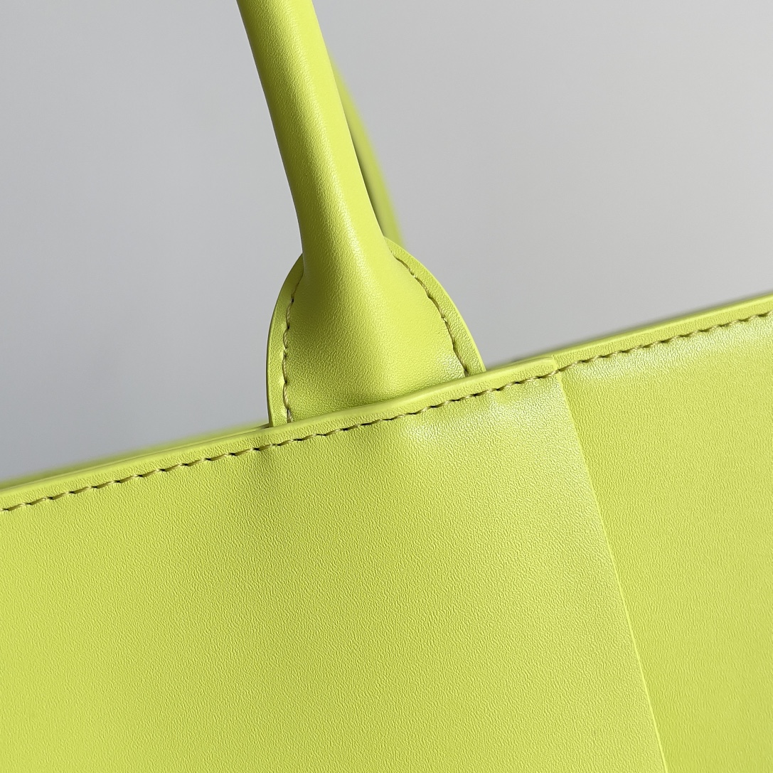 B0tt*ga Ven*ta Large Arco Tote Bag Yellow, For Women, Women’s Bags 18.1in/46cm