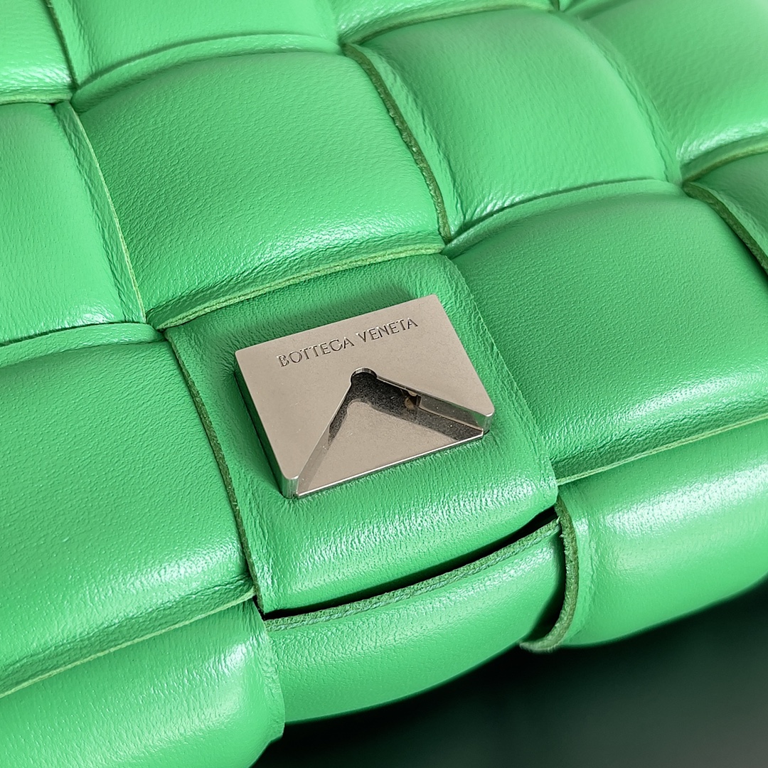 B0tt*ga Ven*ta Small Padded Cassette Green , For Women, Women’s Bags 7.5in/19cm