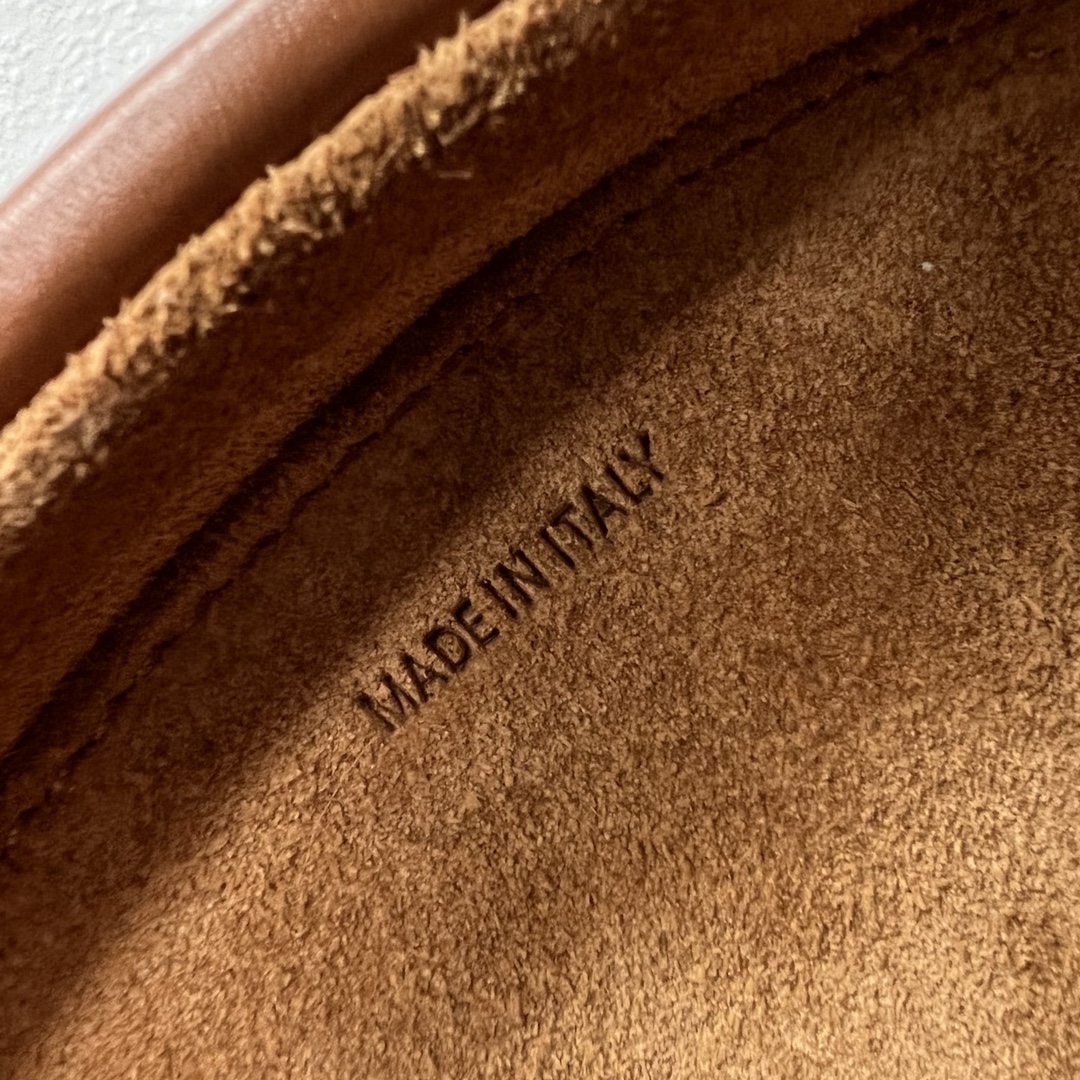 Ce1i*e Oval Minaudiere Cuir Triomphe Brown For Women 6in/11.5cm 198613DU6.04LU