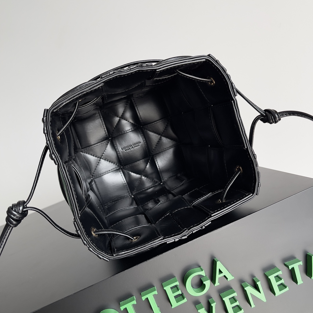 B0tt*ga Ven*ta Small Cassette Bucket Bag Black, For Women, Women’s Bags 7.1in/18cm 717187V2FY38425