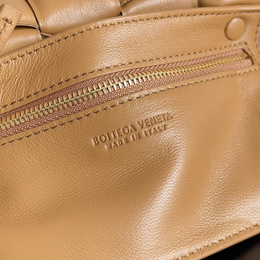 B0tt*ga Ven*ta Small Padded Cassette Brown, For Women, Women’s Bags 7.5in/19cm